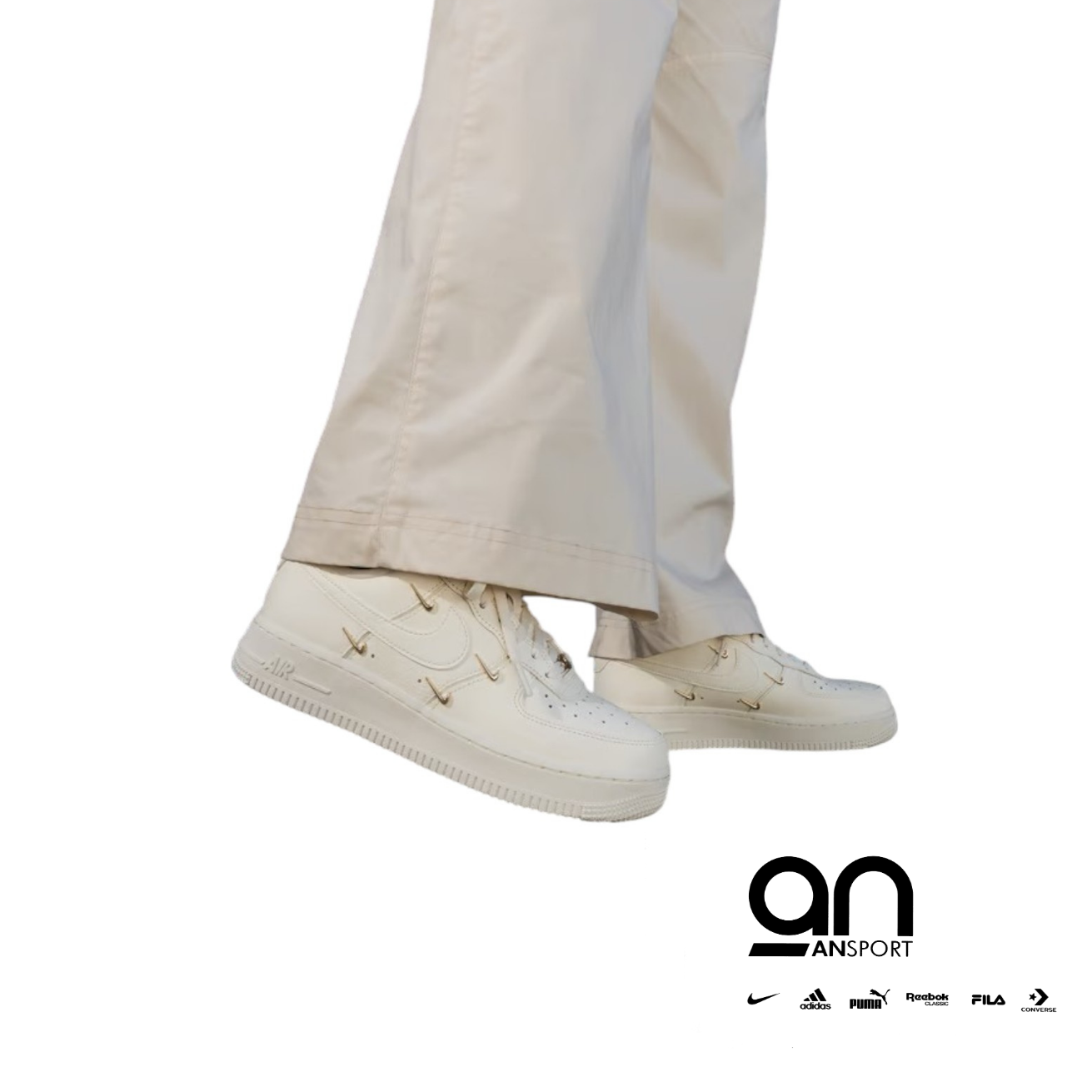 Nike Af1 whit mini gold swooshes '